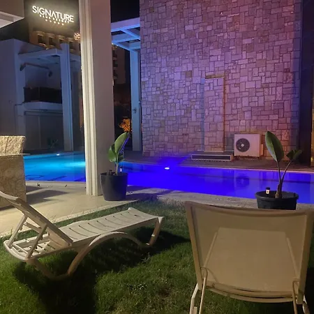 Villa Close To The Sea In - With A Shared Pool *