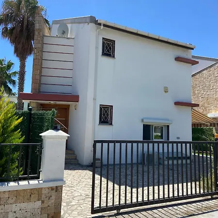 Villa Close To The Sea In - With A Shared Pool Kusadası