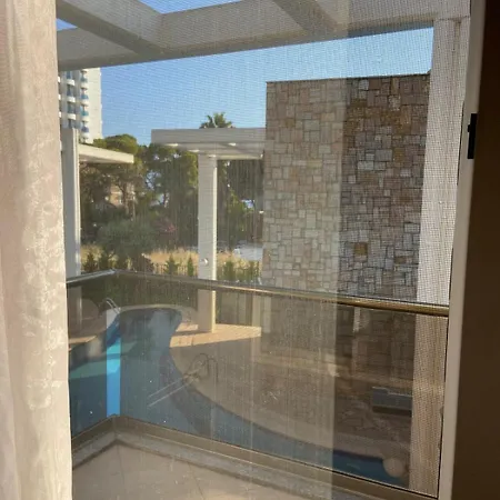 Close To The Sea In - With A Shared Pool * Kusadasi