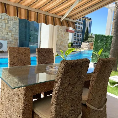 Close To The Sea In - With A Shared Pool * Kusadası