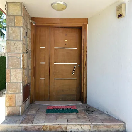 Close To The Sea In - With A Shared Pool * Kusadası
